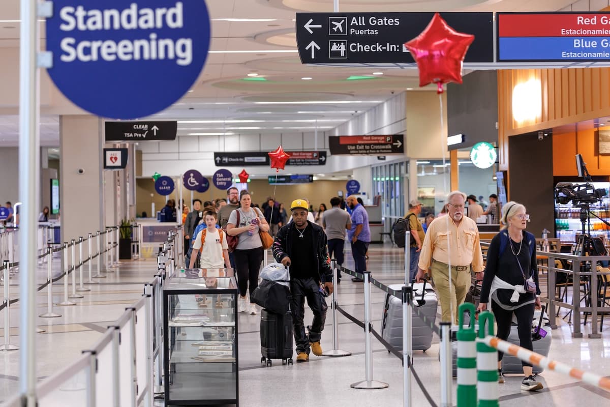 Noem, Freeman Clash as Global Entry Returns Amid Airport Chaos