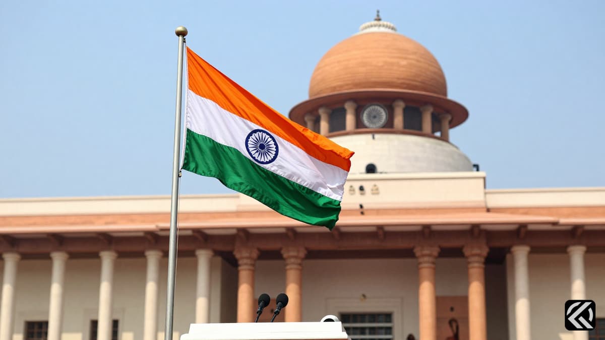 Indian flag waves before a government building symbolizing the new chief minister oath in Bihar.