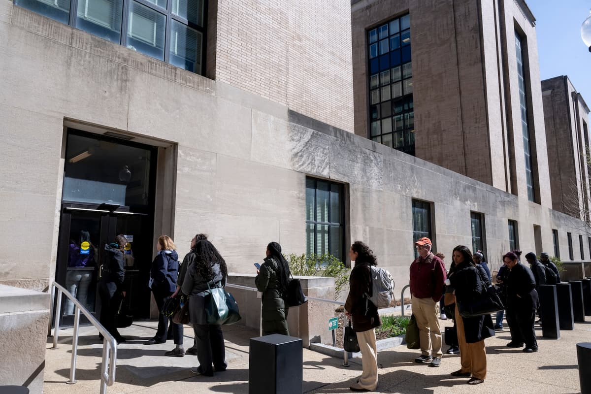 Federal Hiring Reversal: Trump Administration Ramps Up Workforce After DOGE Purge